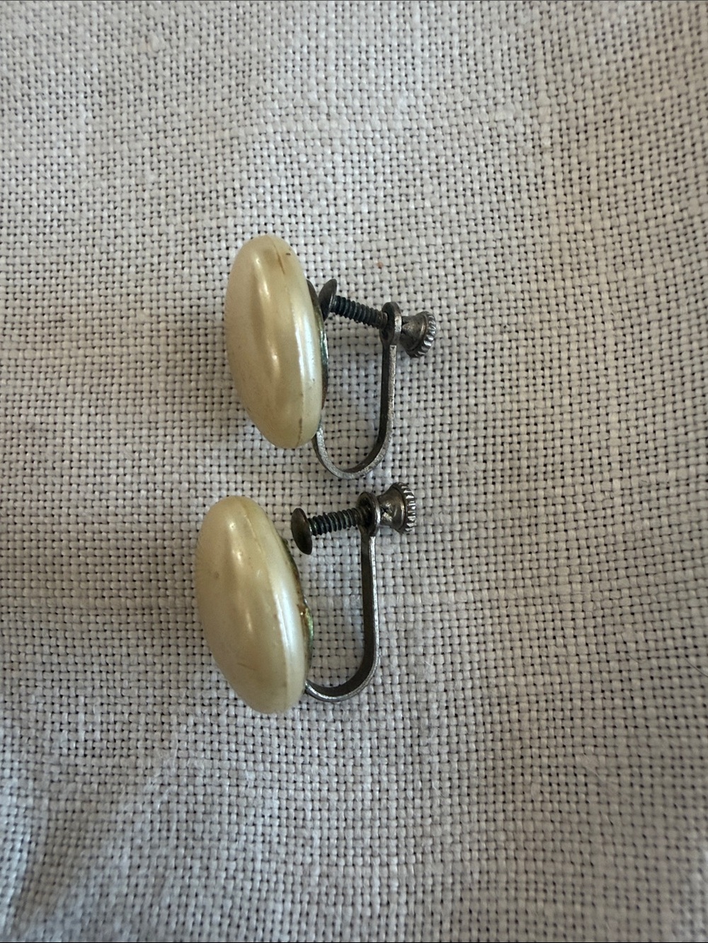 Vintage Classic Pearl Cream Screw-Back Clip-On Earrings - Unbranded